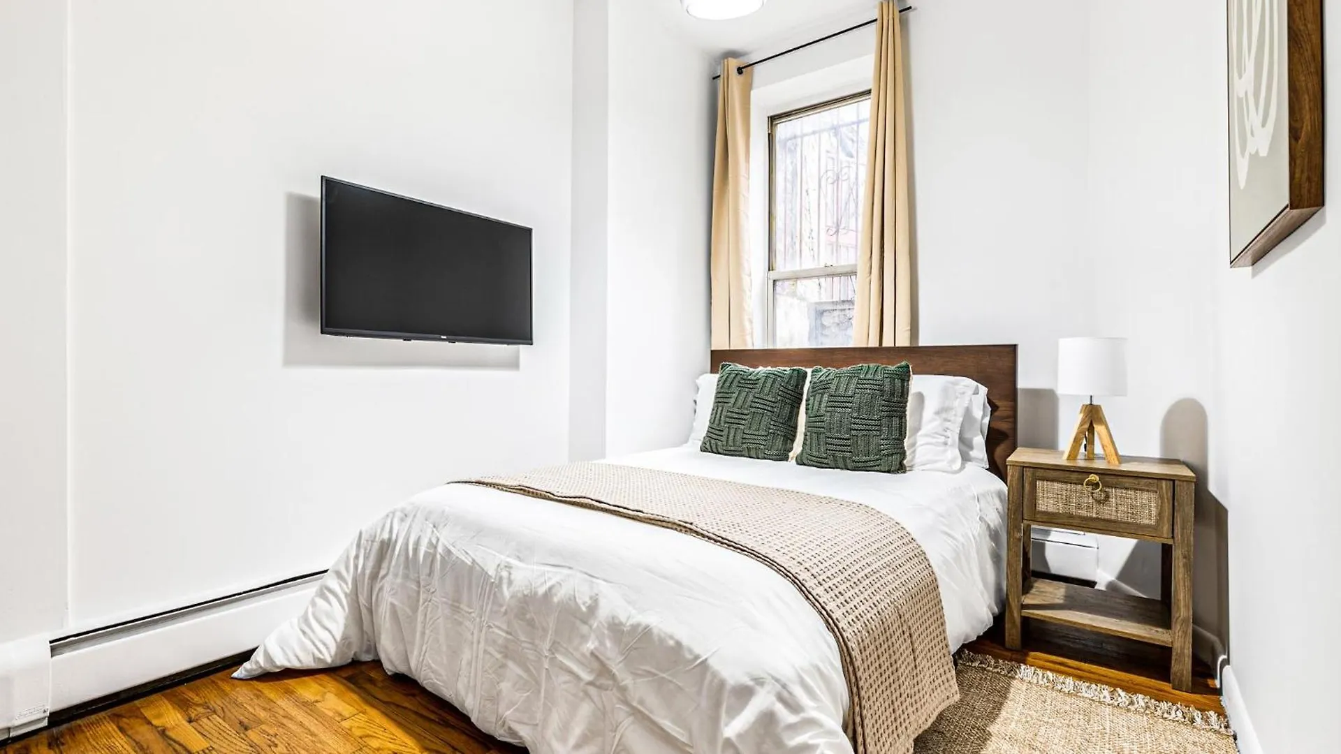 Stylish & Comfy 4Bdr & 1Bth In Midtown Manhattan New York