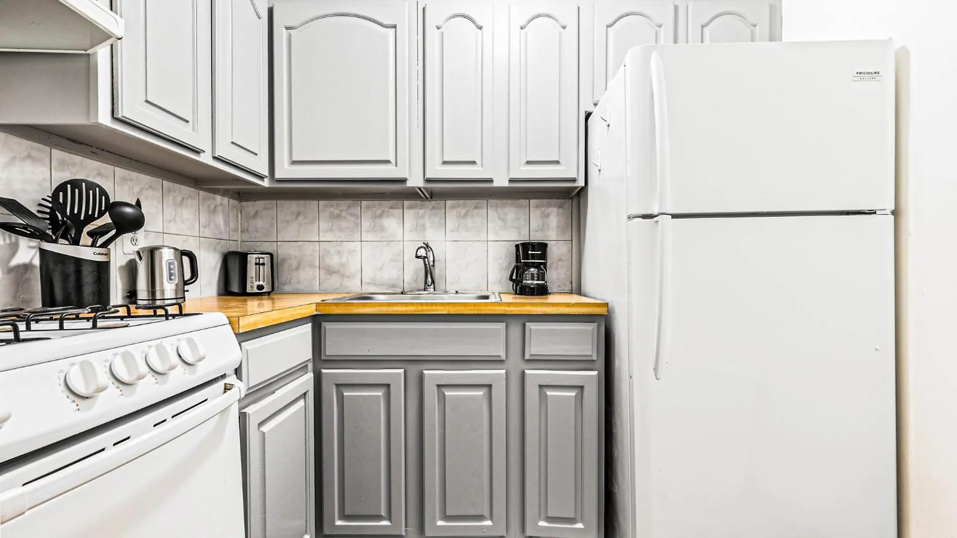 Stylish & Comfy 4Bdr & 1Bth In Midtown Manhattan New York 0*,